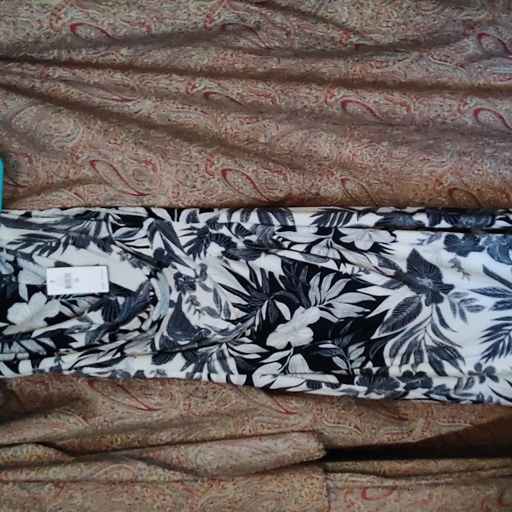 Beautiful blk & wh floral print sz.10 Lauren Ralph Lauren dress